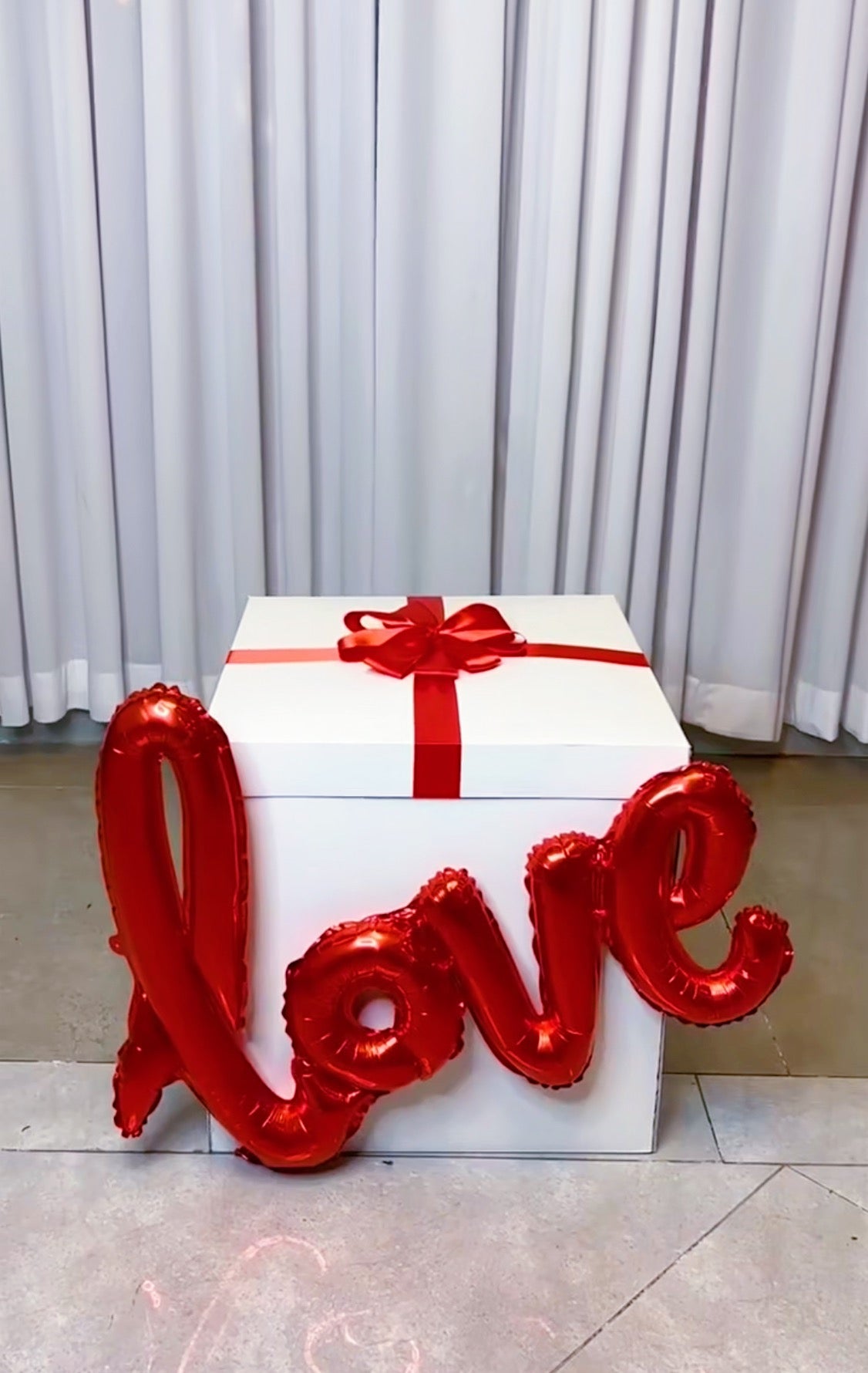 Surprise Gift Boxes with Balloons 30" X 30" X 30"